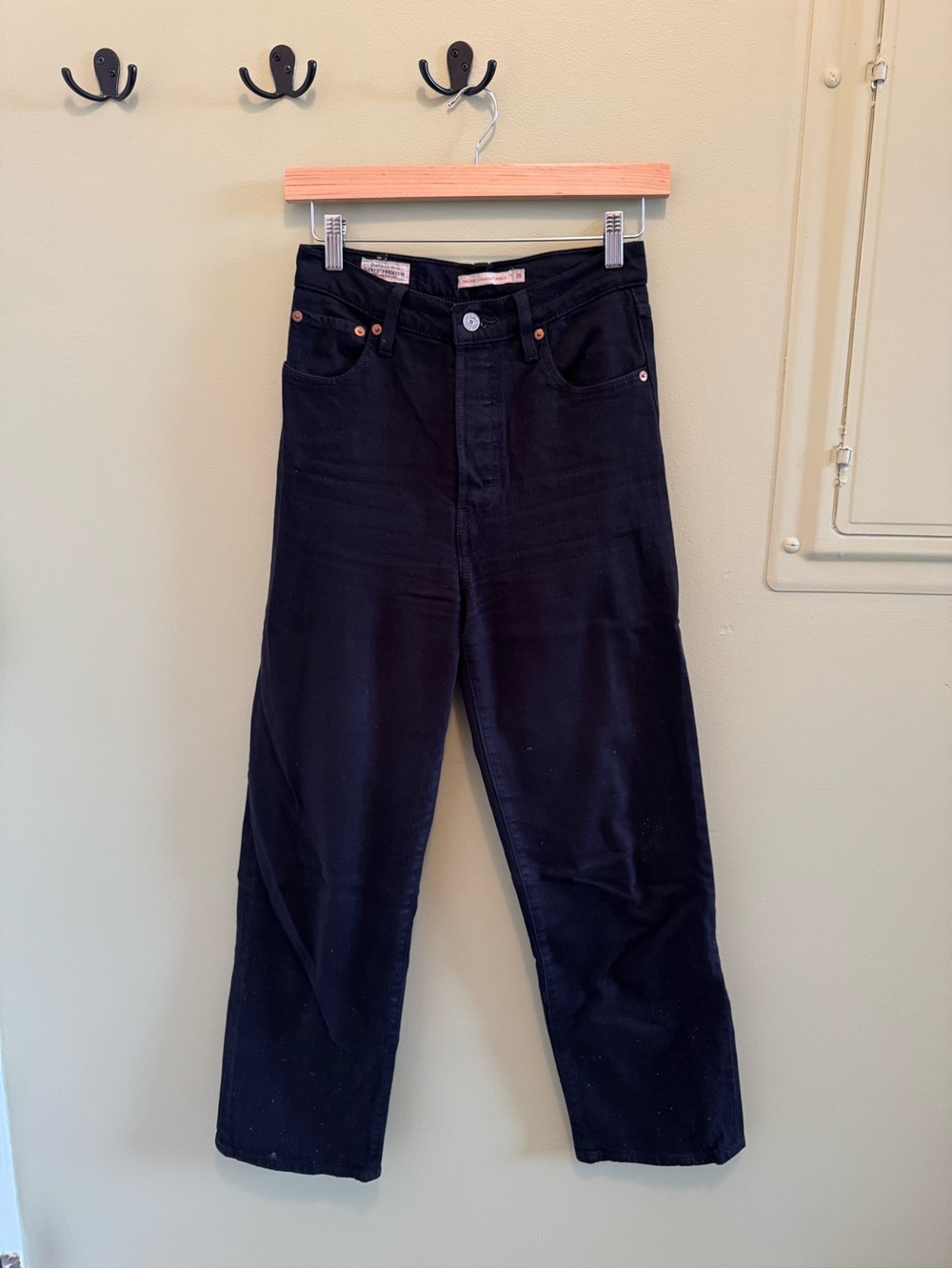 Levis Women's Black Straight-Leg High-Rise Jeans
